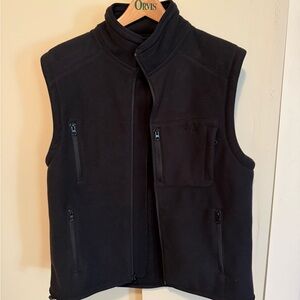 Orvis Men's wind proof fleece vest.